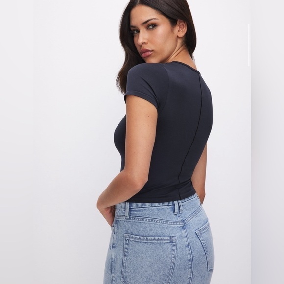 NWT GOOD AMERICAN Women’s So Soft Sculpted Tee in Black001 Sz 00/0 - Picture 2 of 11